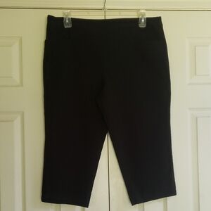 Time and Tru Women's Black Stretch Mid Rise Pull On Capris